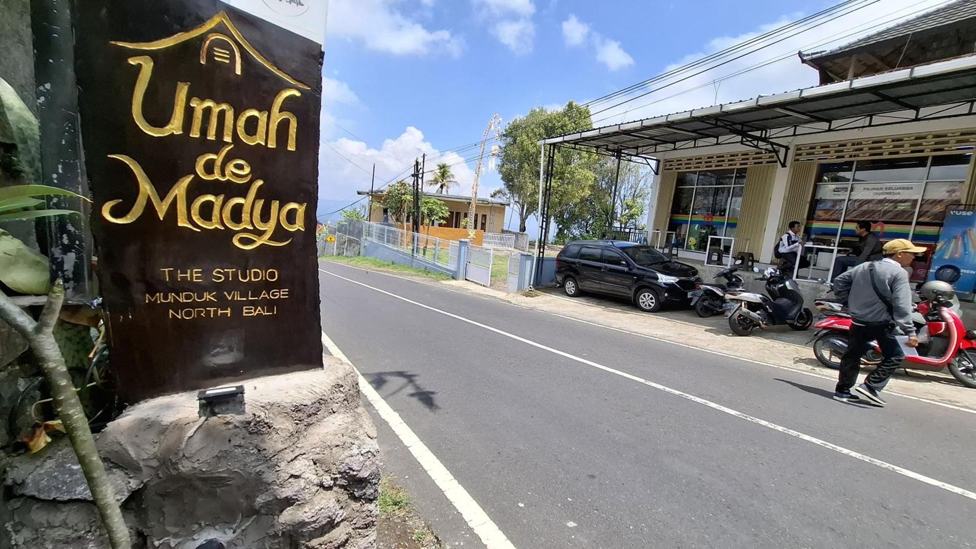 Umah De Madya & Rooftop De Madya Munduk  Exterior photo