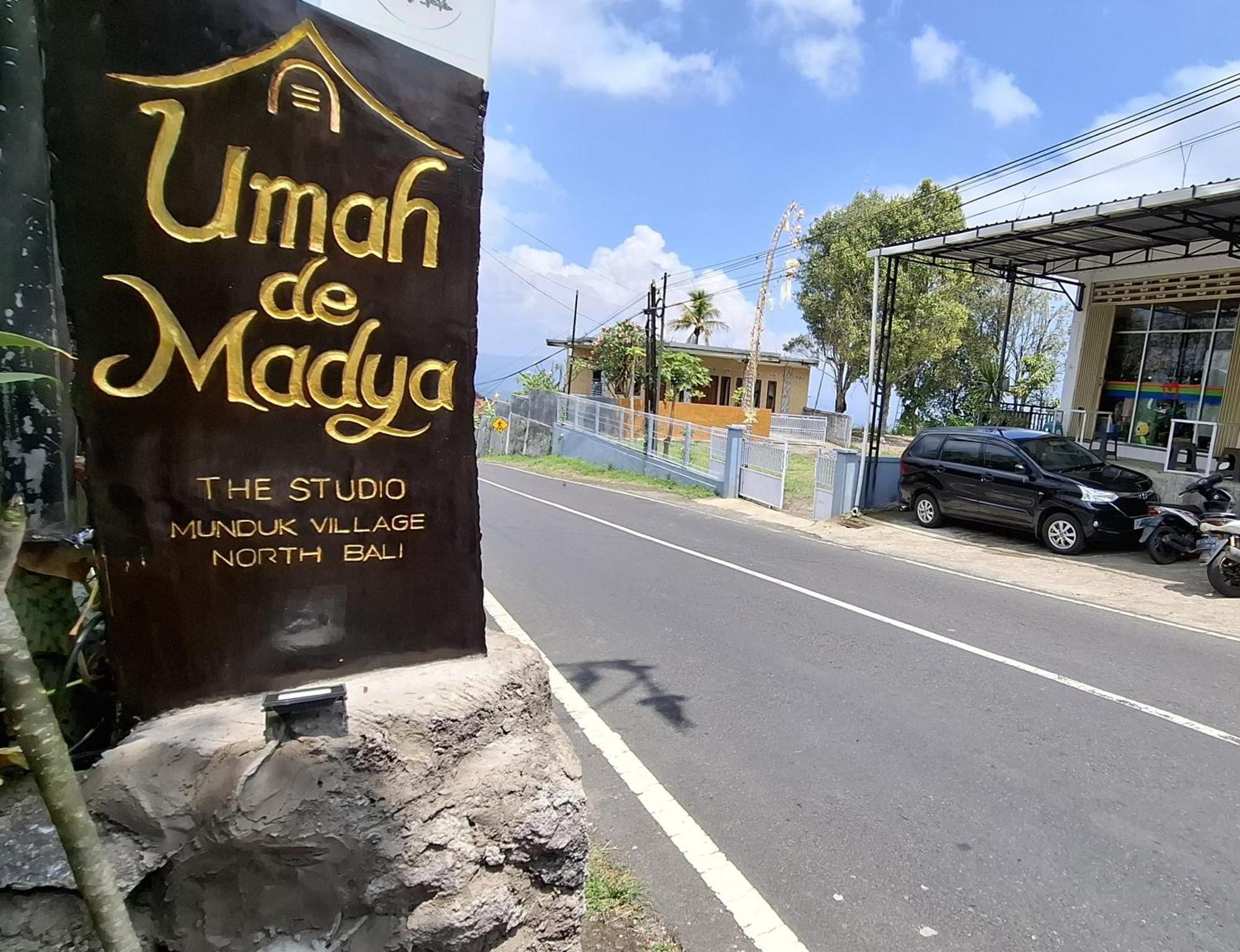 Umah De Madya & Rooftop De Madya Munduk  Exterior photo